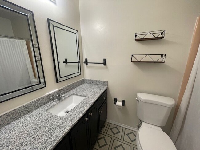 Building Photo - 3849 Ivy Ct