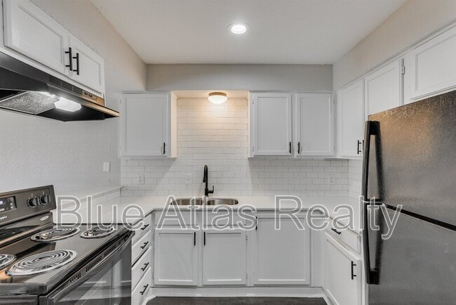 Building Photo - 406 Noble Ave