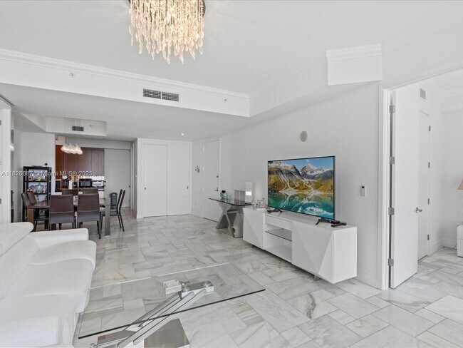 Building Photo - 18101 Collins Ave