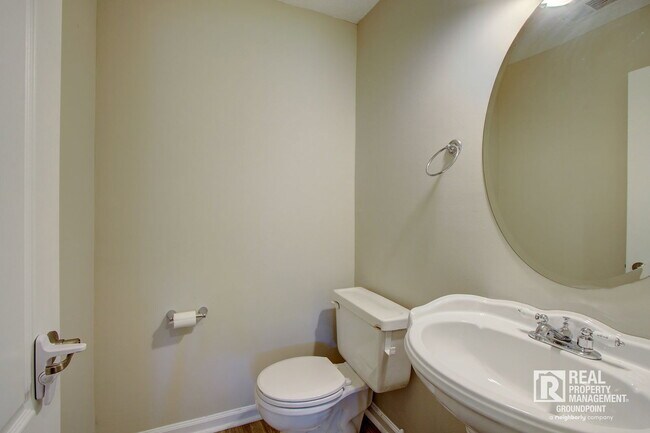 Building Photo - 121 Sioux Ct