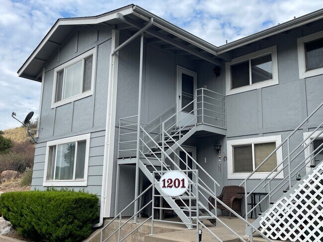 Primary Photo - Convenient Florida Road Condo