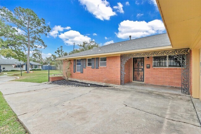 Building Photo - 1803 Sea Queen Ct