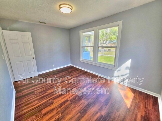 Building Photo - 616 Woodbine St