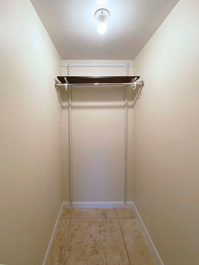 Building Photo - 50 SE 12th St