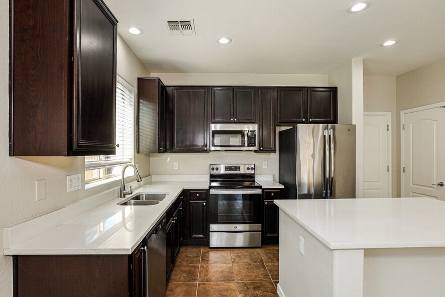 Building Photo - 10433 W Hammond Ln