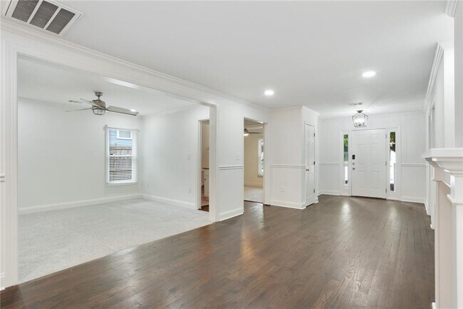 Building Photo - 1245 Ladd St SW
