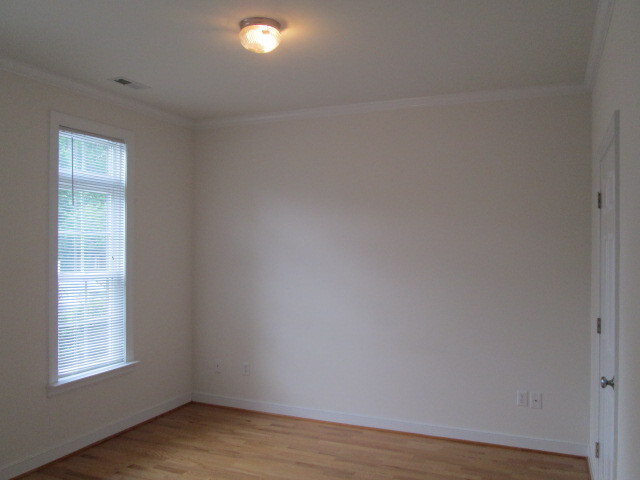 Building Photo - Brick-Front West End 4 Bed, 3 Full Bath To...