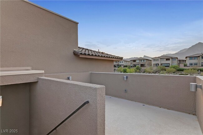 Building Photo - 41 Lomita Heights Dr