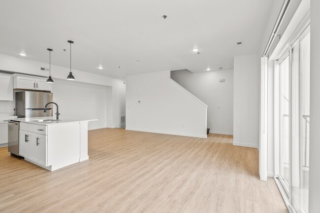 2 BR/ 2 1/2 BA - Woodline Townhomes