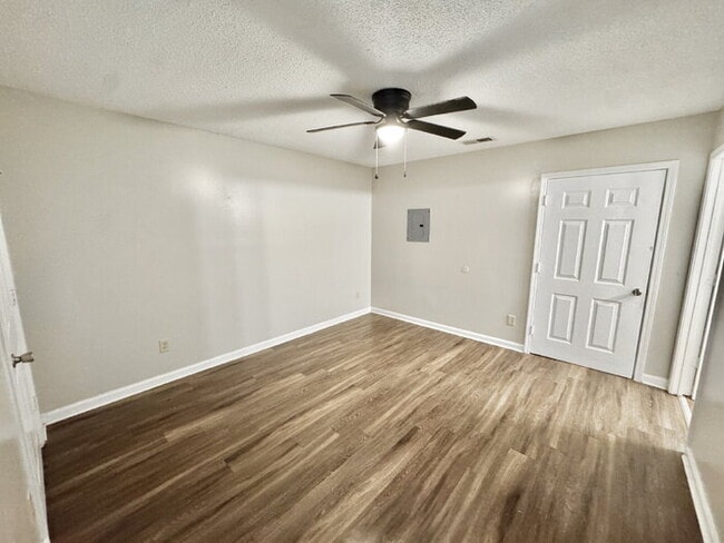 Building Photo - 7312 Countryside Road