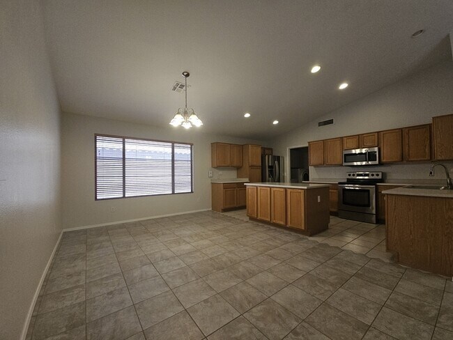Building Photo - Charming 3-Bedroom Home for Rent in East M...