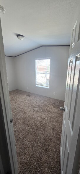 Building Photo - 1120 N Vista Dr