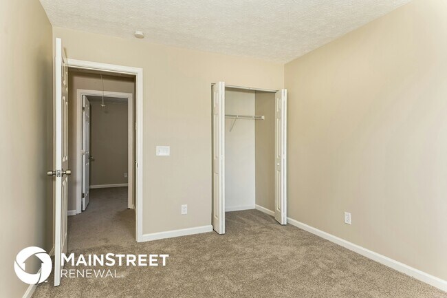 Building Photo - 340 Meadowridge Dr