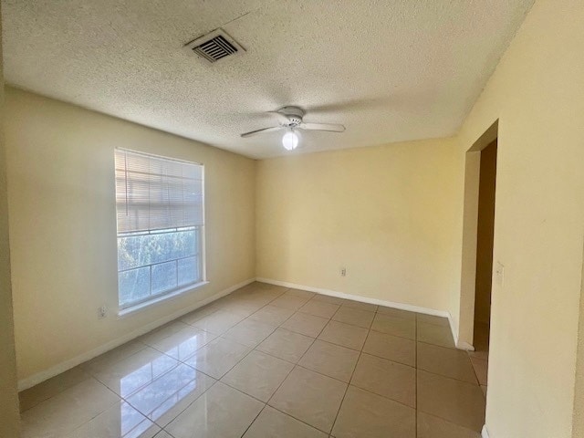 Building Photo - 4002 Versailles Dr