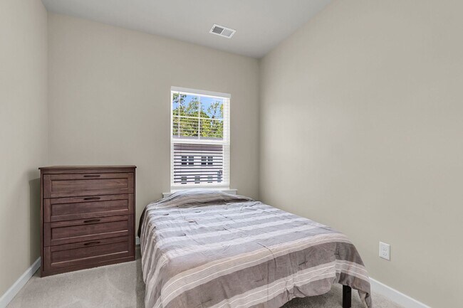 Building Photo - Beautiful 4-Bedroom, 3.5-Bathroom Townhome...