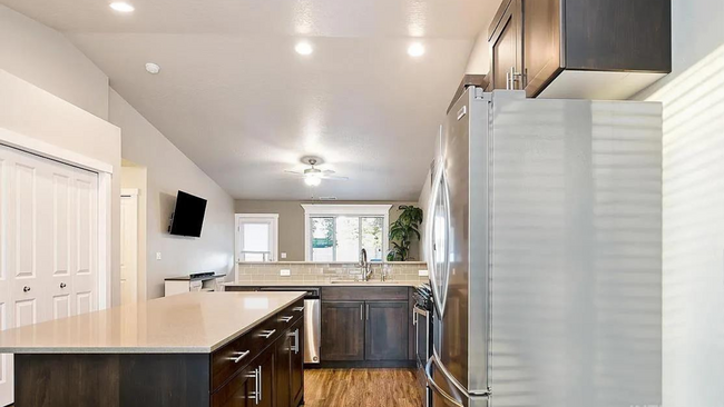 Building Photo - 3130 Devlin~Beautiful townhouse in the Ver...
