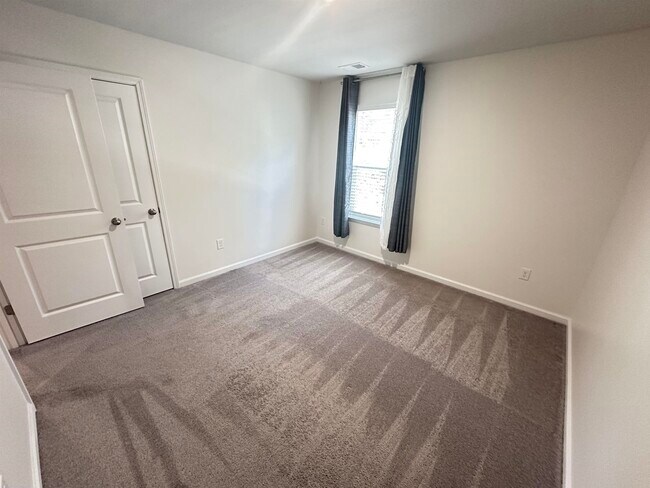 Building Photo - 340 Emery Oak Dr