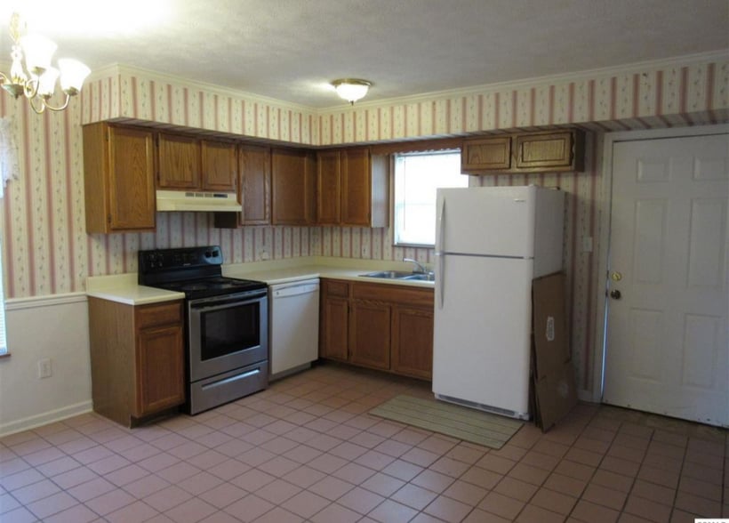 Building Photo - 1029 Bluebird Ln