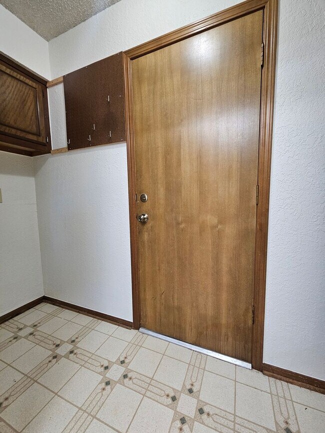 Building Photo - (3) Bed/(2) Bath in NW Norman Avail NOW!