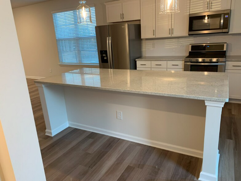 Building Photo - 12031Remarque Hill Rd