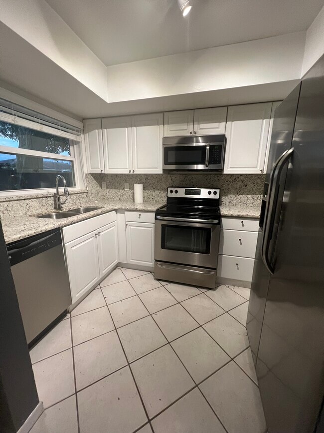 Kitchen - 6959 Aberfeldy Ave N