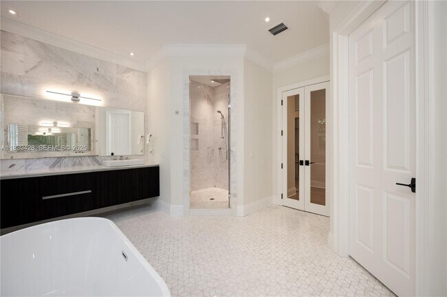 Building Photo - 680 Destacada Ave