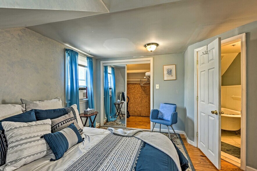 Building Photo - 1414 Regester Ave