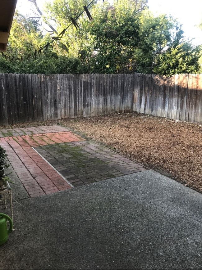 Building Photo - 405 Jardin Pl