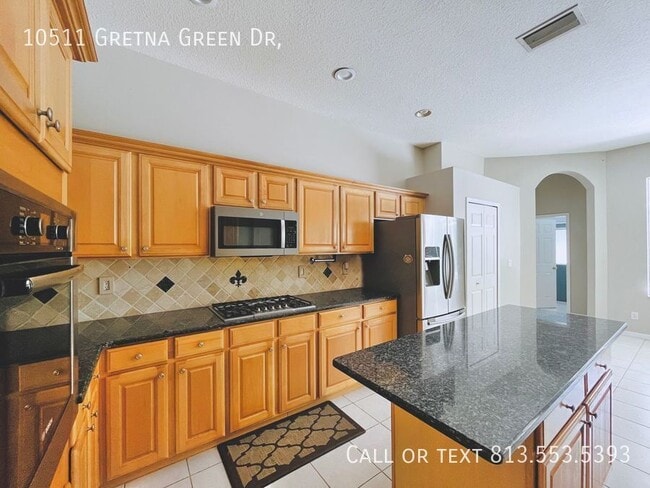 Building Photo - 10511 Gretna Grn Dr