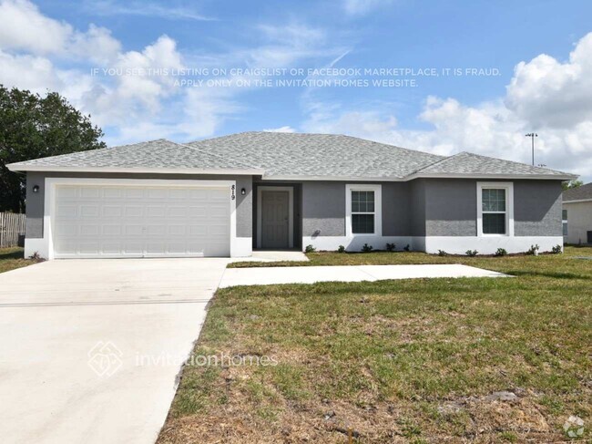 Building Photo - 819 SW Tulip Blvd