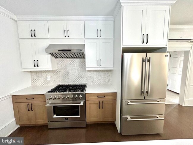 Building Photo - 571 N Newtown Street Rd