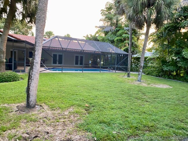 Building Photo - 1140 SW 15th St