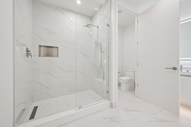 Building Photo - 220 Lake Shore Dr