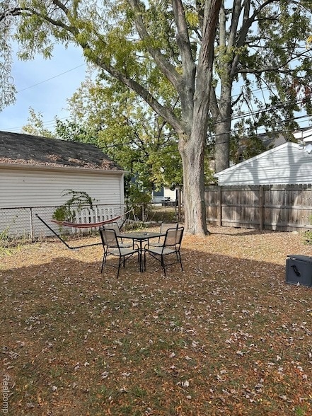 Building Photo - 122 W Houstonia Ave