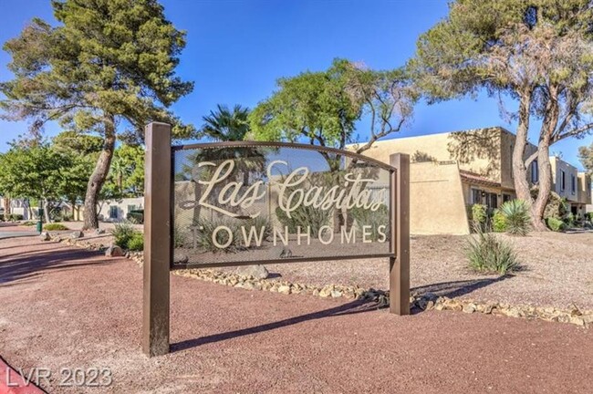 Building Photo - Upgraded Townhome with 2 car garage