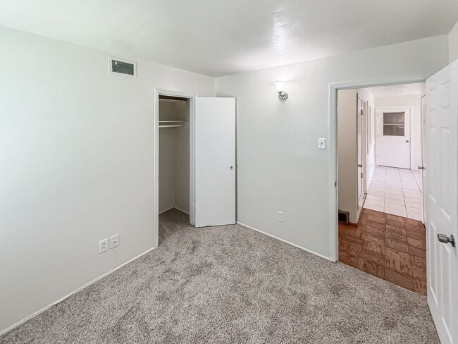 Building Photo - Charming Updated Home in Prime Irving Loca...