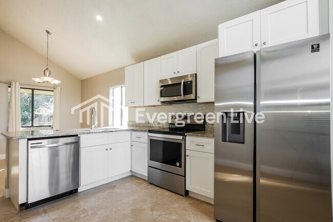 Building Photo - 373 River Chase Dr