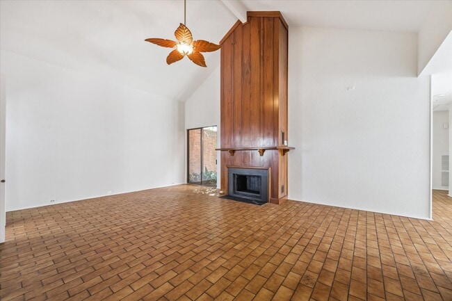 Building Photo - 2721 S Glen Haven Blvd