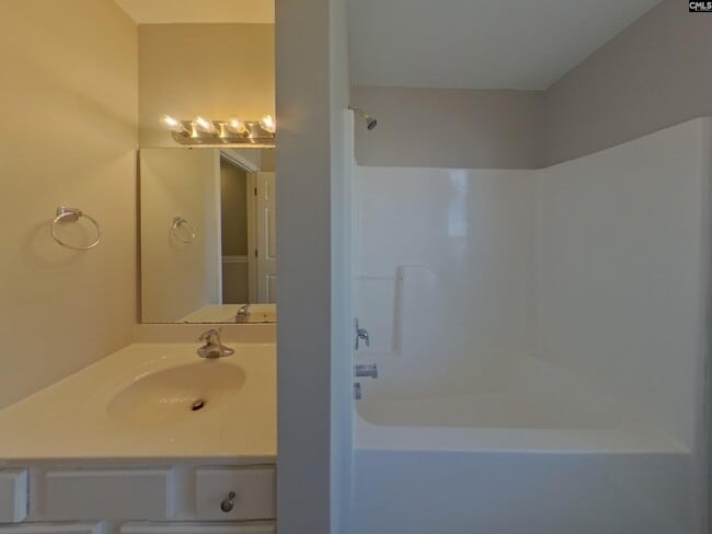 Building Photo - 482 Fox Trot Dr