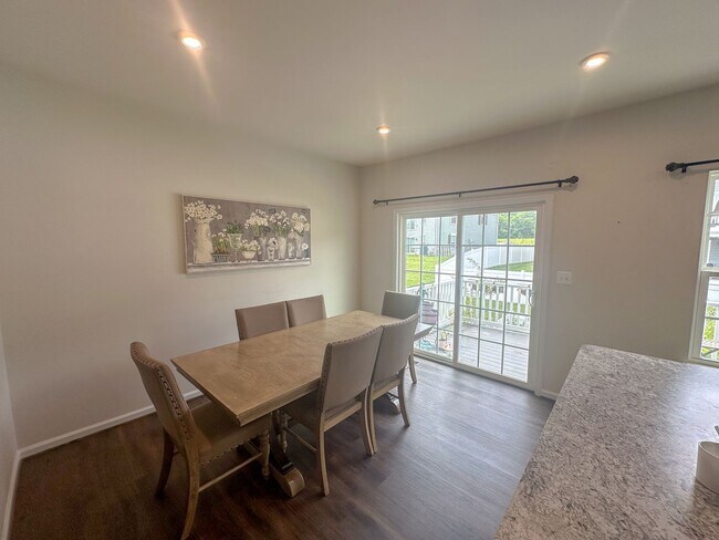 Building Photo - Village Oaks Townhome 3bed/2.5Bath
