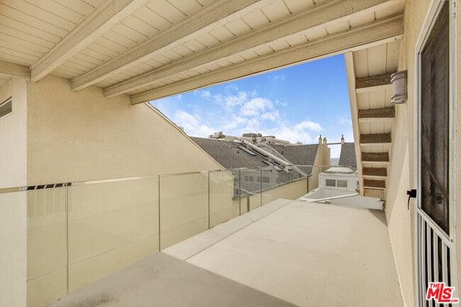 Building Photo - 1 Ironsides St