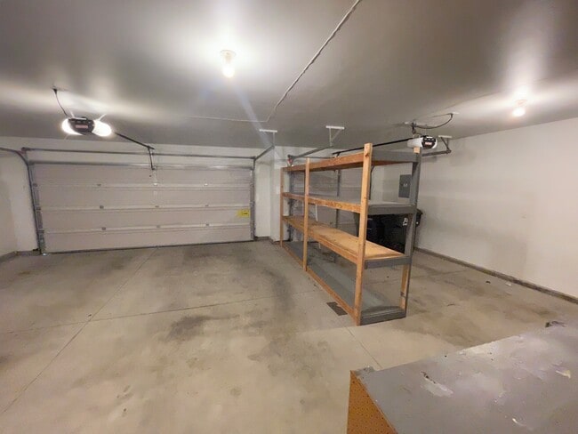 Building Photo - 2260 N Baywing Hawk Pl
