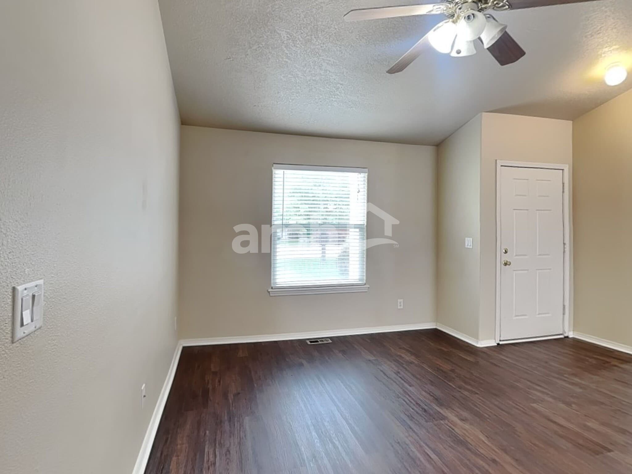Building Photo - 868 Red Fern Dr