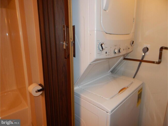 Building Photo - 106 Pinewood Dr