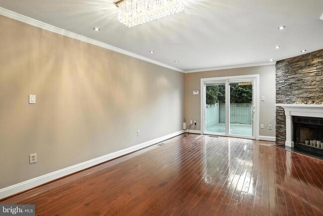 Building Photo - 12863 Mill Brook Ct