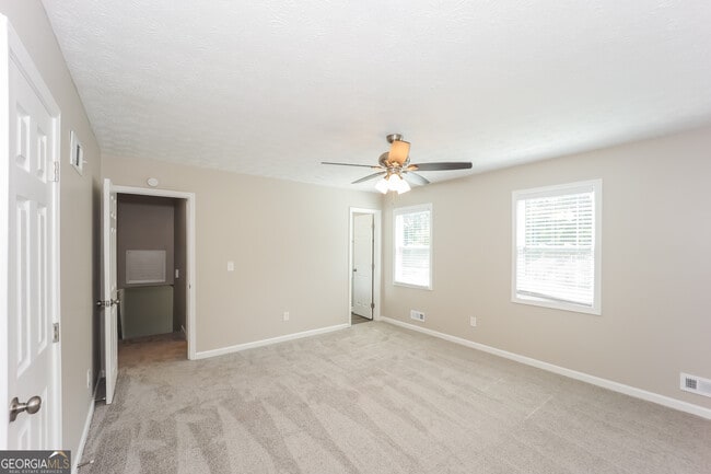 Building Photo - 9194 Greenwood Dr