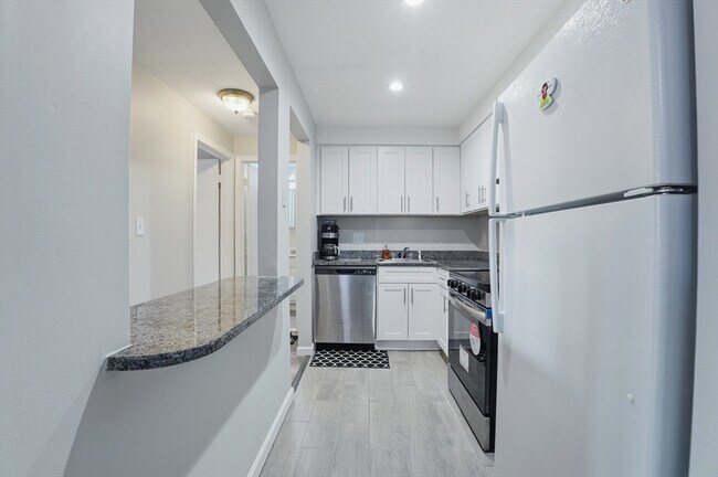 Building Photo - 180 Main St