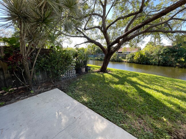 Building Photo - wOw!  CALIFORNIA STYLE TOWNHOUSE ON THE WATER