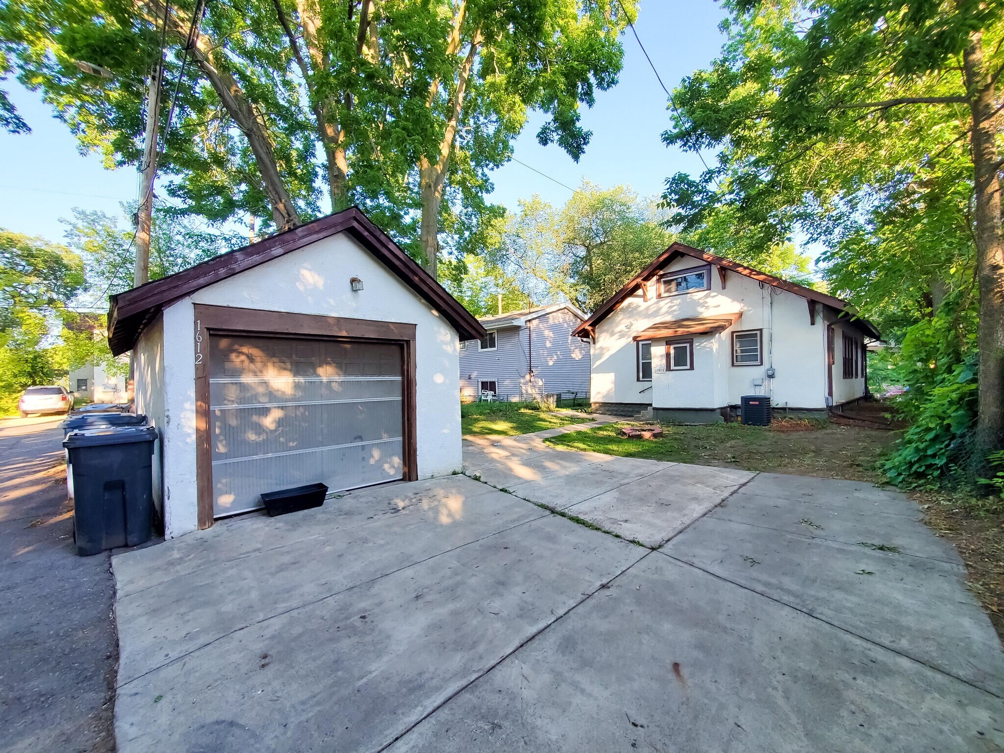 Building Photo - 1612 Thomas Pl N