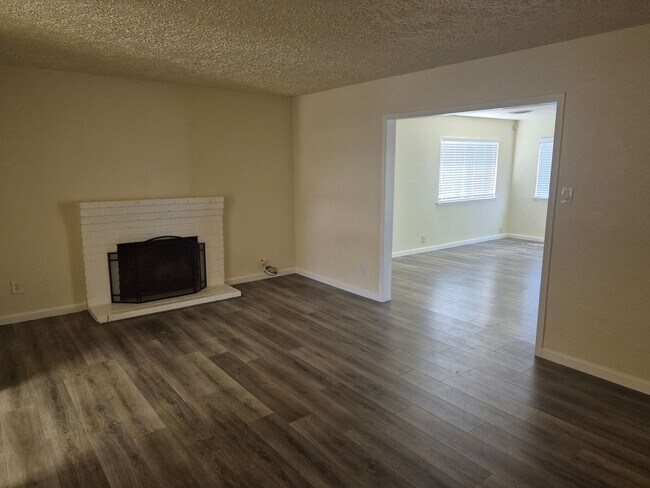 Building Photo - Remodeled 3 Bedroom 2 Bathroom Carmichael ...
